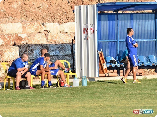 איתן טייב יחד עם הצוות המקצועי (ארנון לוי)